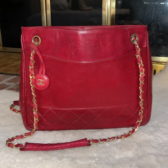 CHANEL Handbags - CHANEL RED LEATHER QUILTED VINTAGE SHOULDER BAG